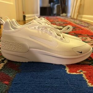 White Nike sneakers size 6